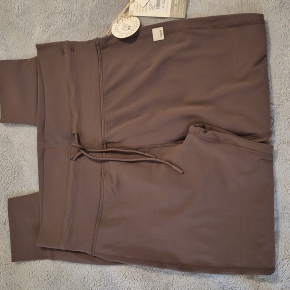 Vuori Daily Leggings In Chocolate - Picture 3 of 4